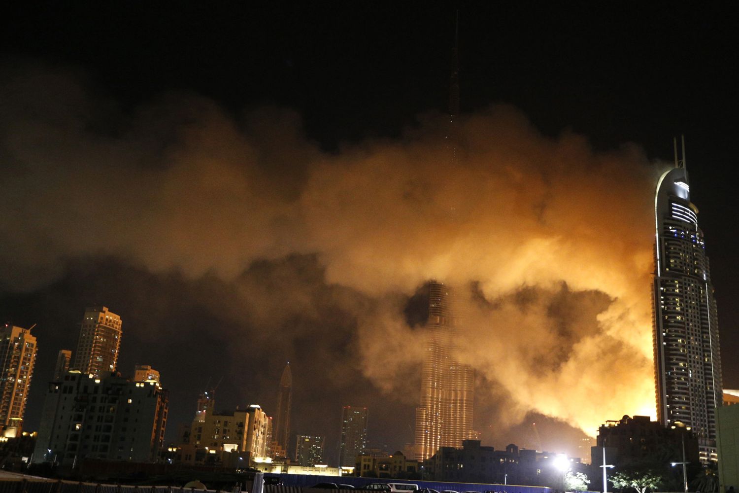 Incendio a Dubai al The Address Downtown, hotel di lusso vicino alla torre pi&ugrave; alta del mondo (Afp)&nbsp;
