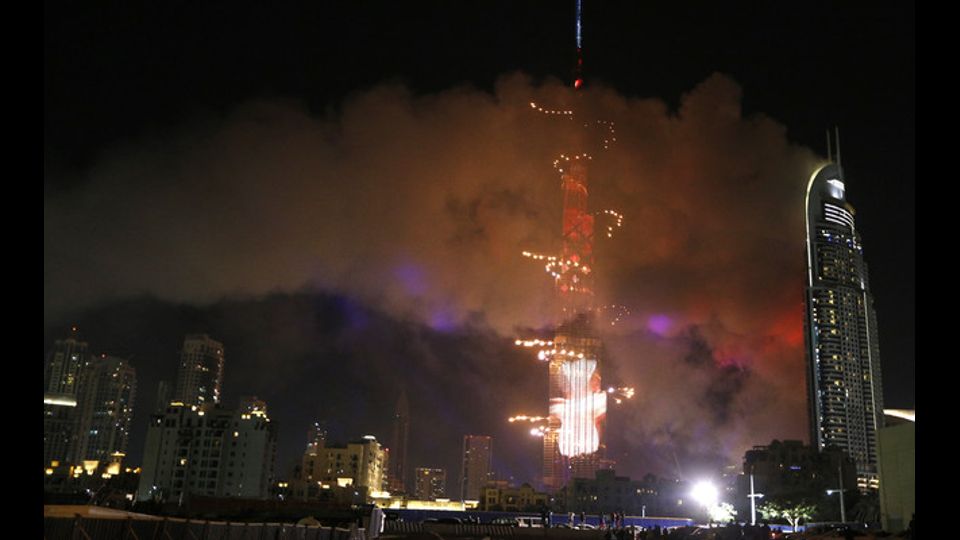 Incendio a Dubai al The Address Downtown, hotel di lusso vicino alla torre pi&ugrave; alta del mondo (Afp)&nbsp;