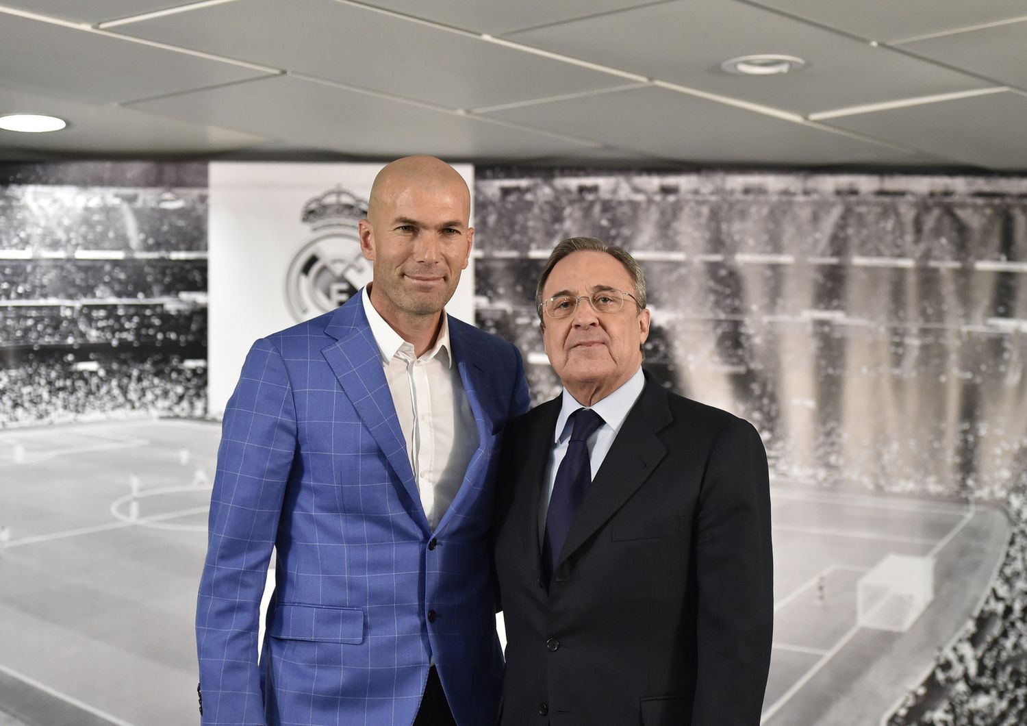 Zidane e Florentino Perez (Afp)&nbsp;