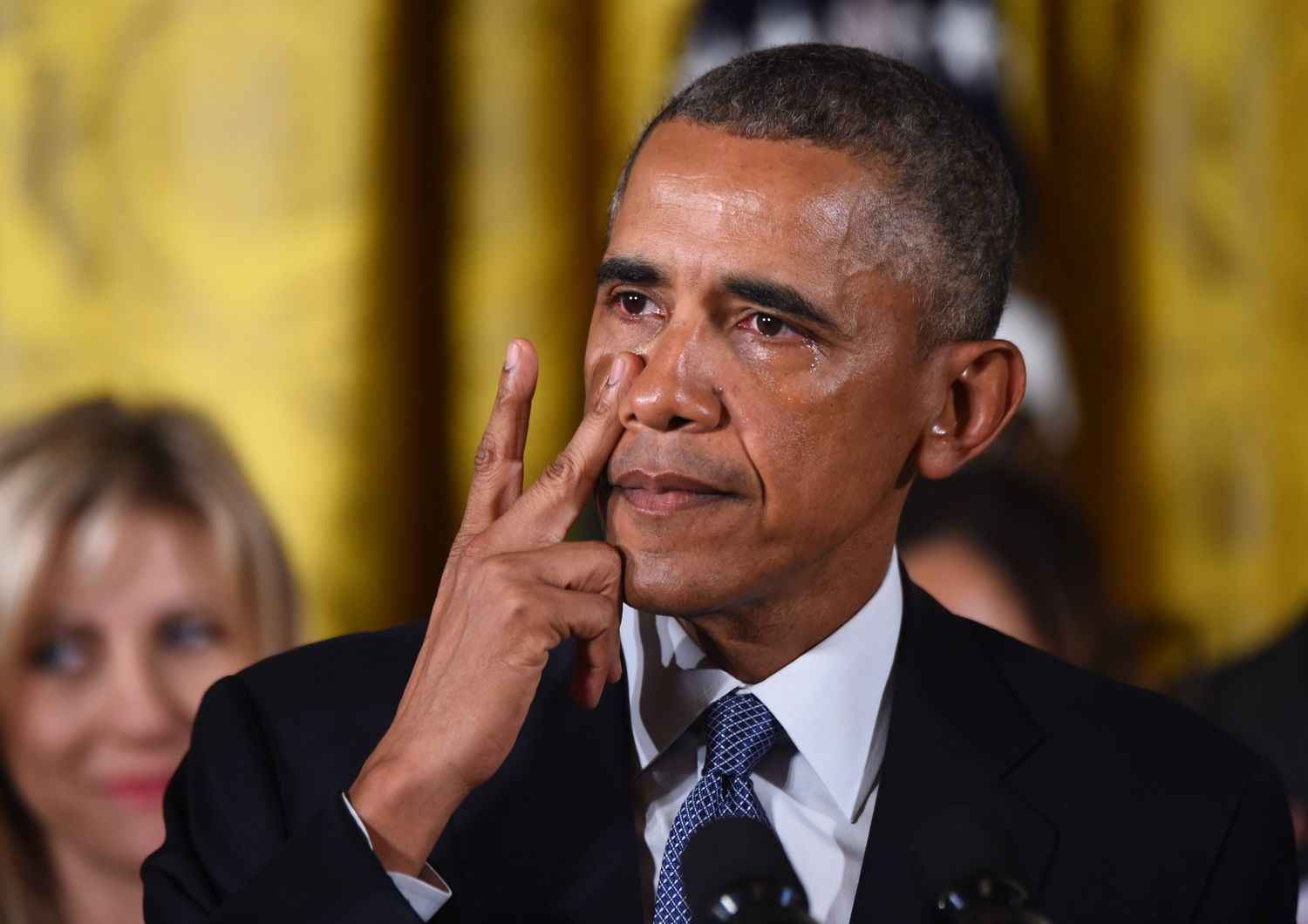 Lacrime di Obama al discorso alla nazione (Afp)&nbsp;
