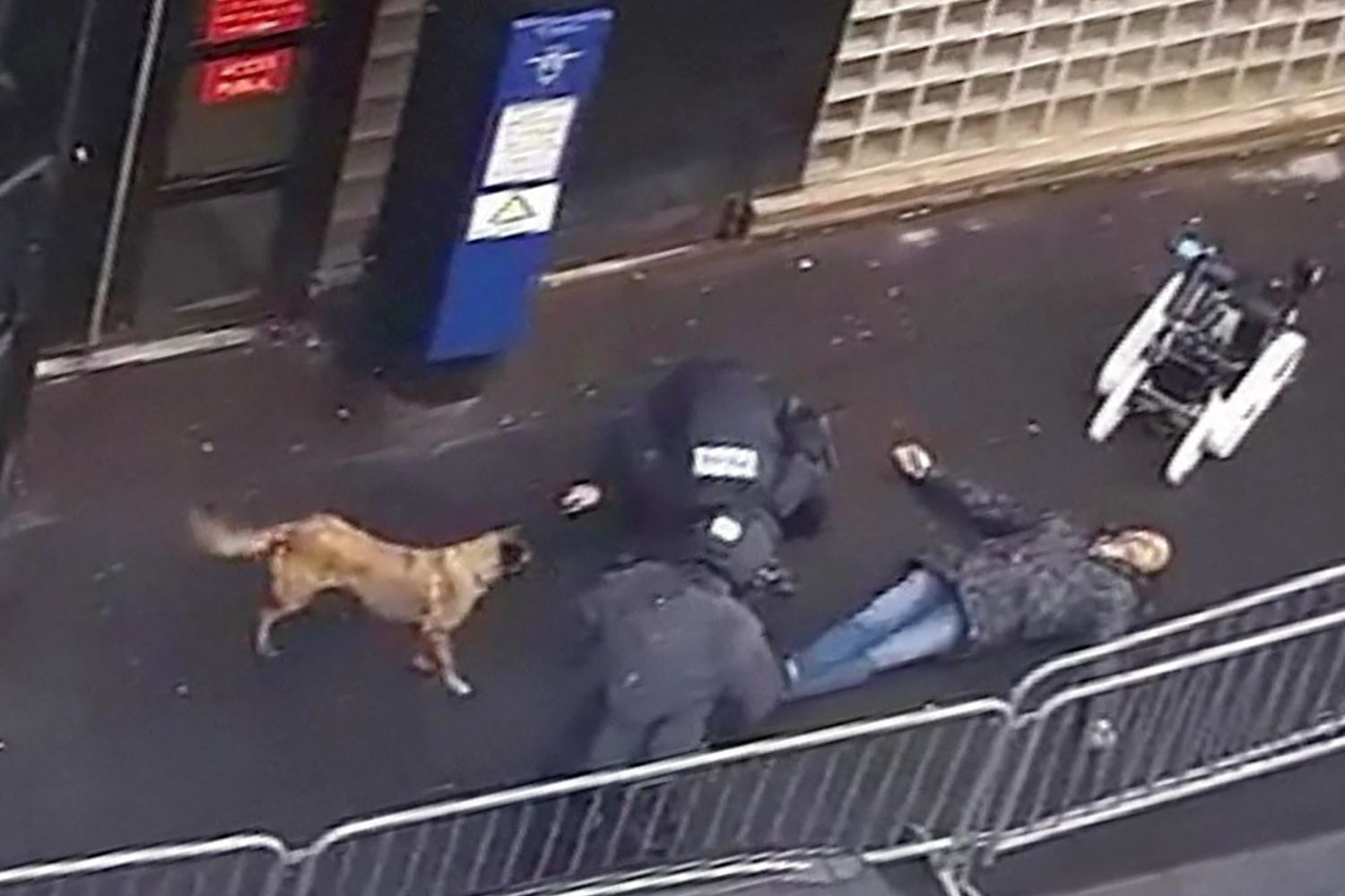 &nbsp;Parigi, uomo tenta di entrare in commissariato polizia, ucciso (Afp)