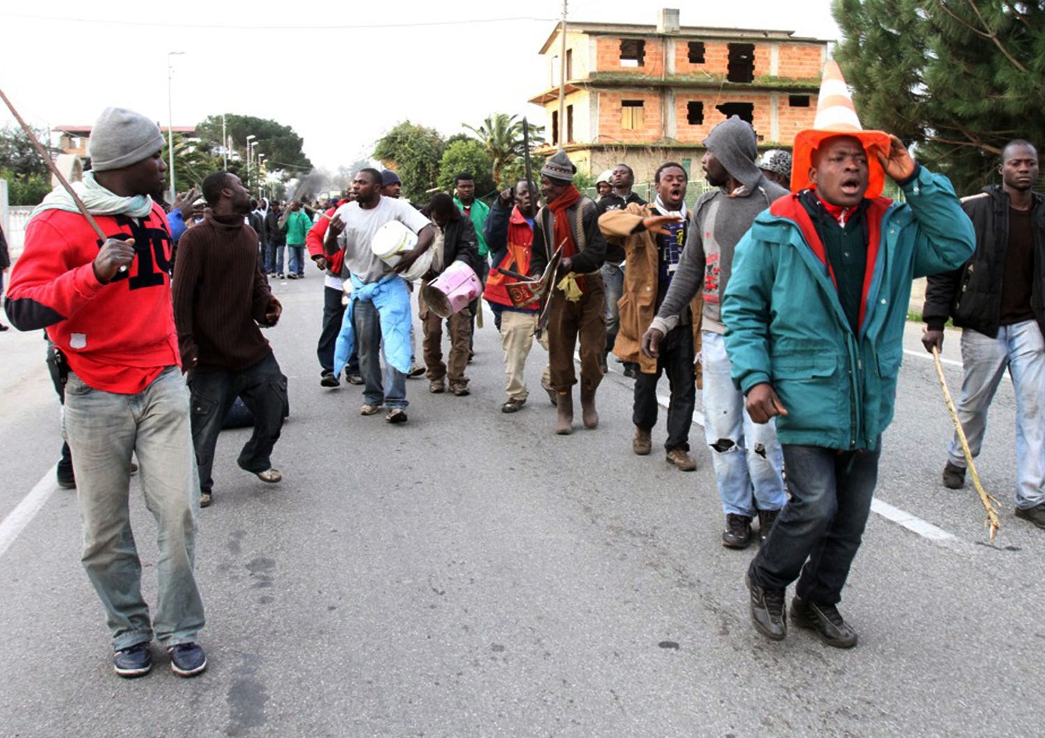 Protesta dei migranti a Rosarno nel gennaio 2010 (Afp)&nbsp;