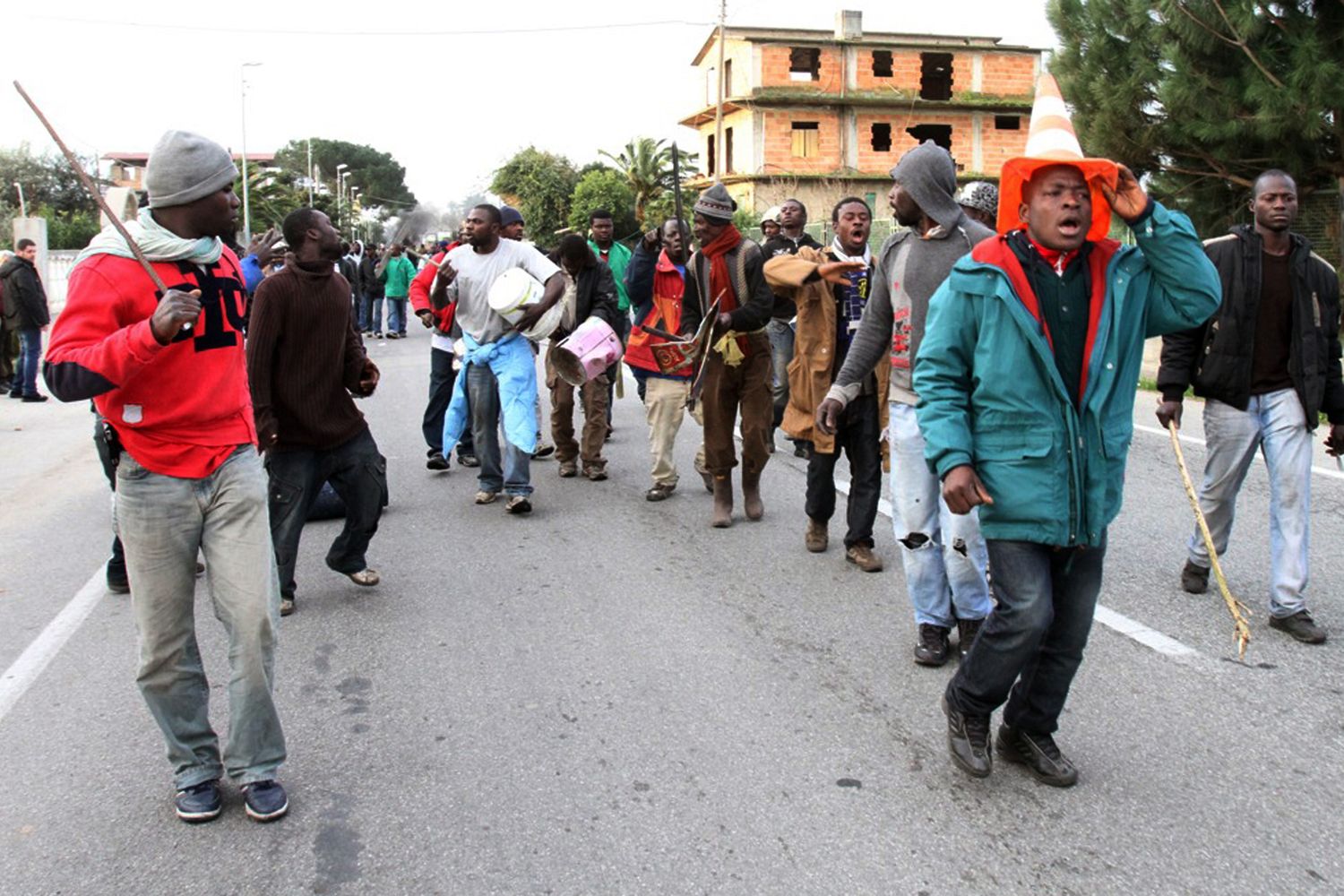 Protesta dei migranti a Rosarno nel gennaio 2010 (Afp)&nbsp;