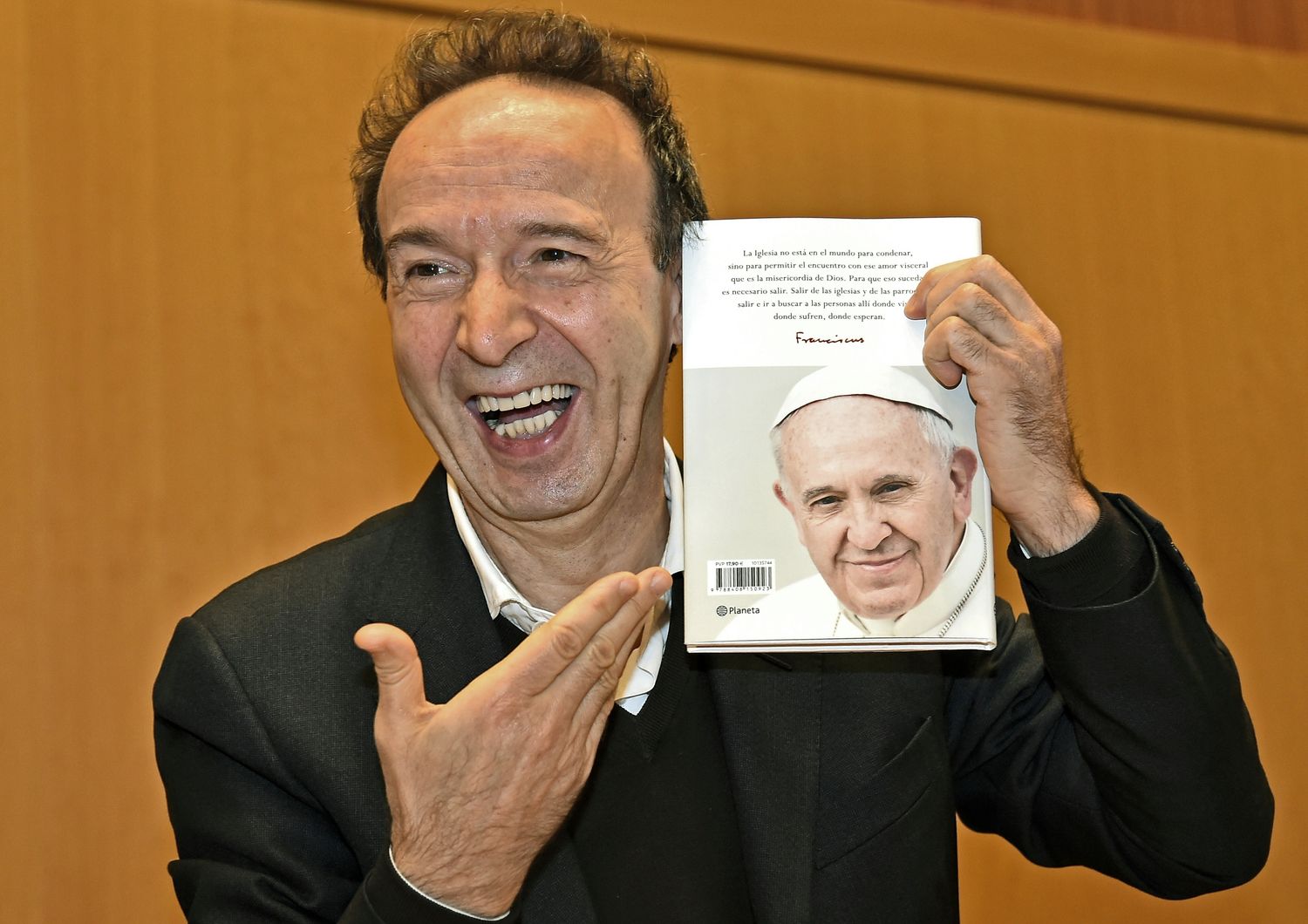&nbsp;Roberto Benigni Papa Francesco alla presentazione del libro Il nome di Dio e' Misericordia - afp