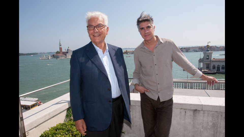Alejandro Aravena, curatore della XV Mostra Internazionale di Architettura, insieme al presidente della Biennale di Venezia, Paolo Baratta&nbsp;