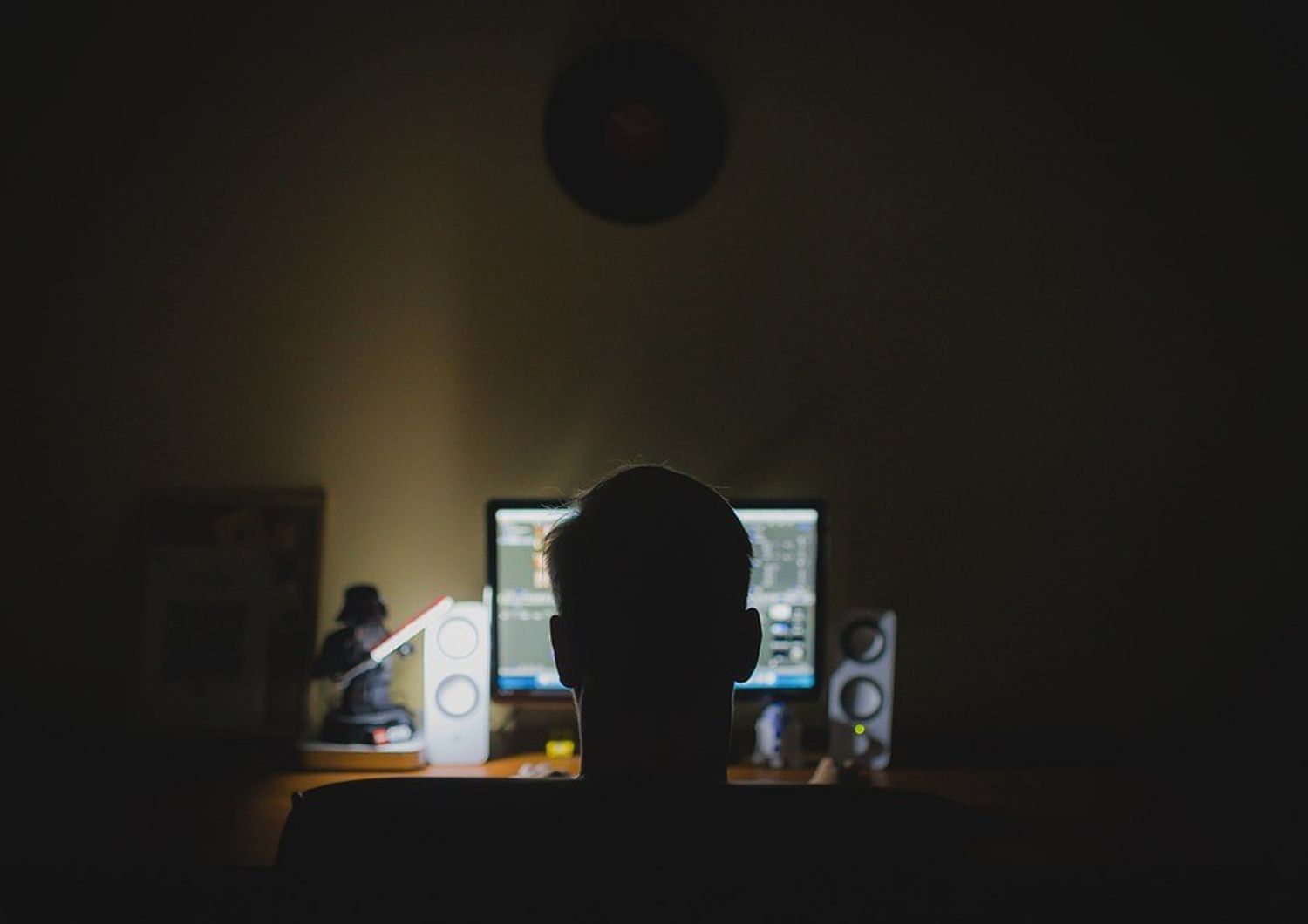 &nbsp;Lavoro notturno notte ufficio hacker computer