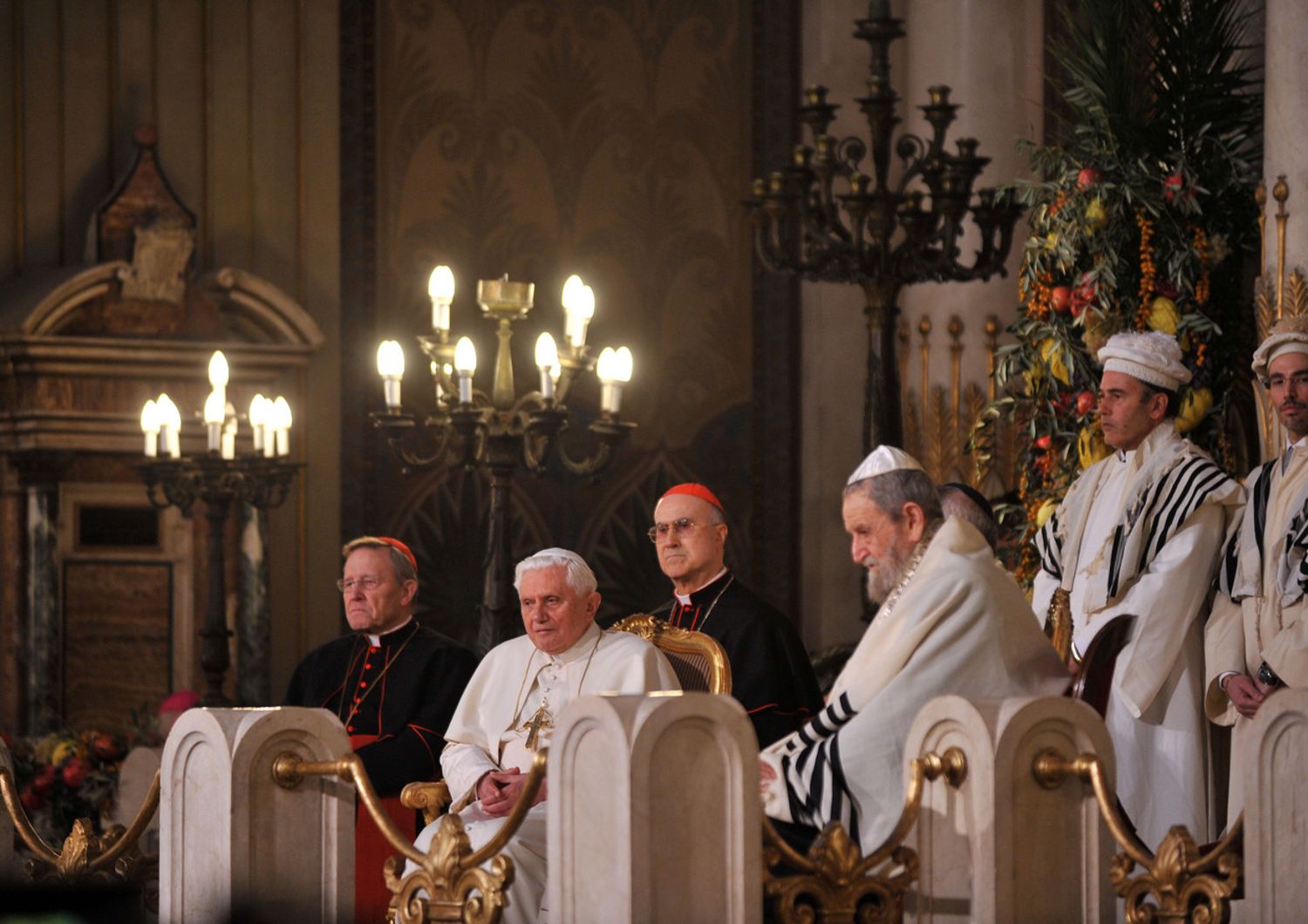 Ratzinger in Sinagoga a Roma (Agf)&nbsp;