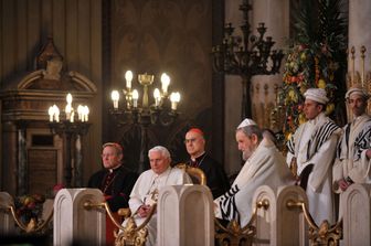 Ratzinger in Sinagoga a Roma (Agf)&nbsp;