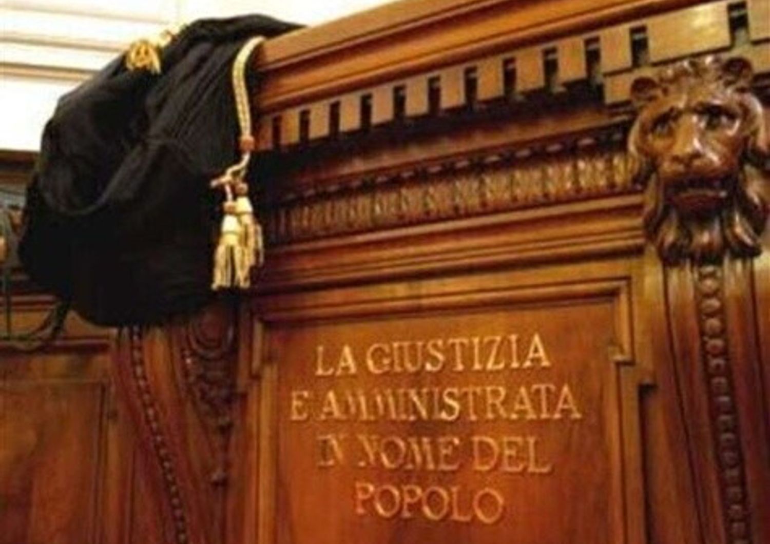 &nbsp;giustizia tribunale toga