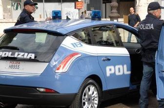 polizia poliziotti auto - fb polizia di stato