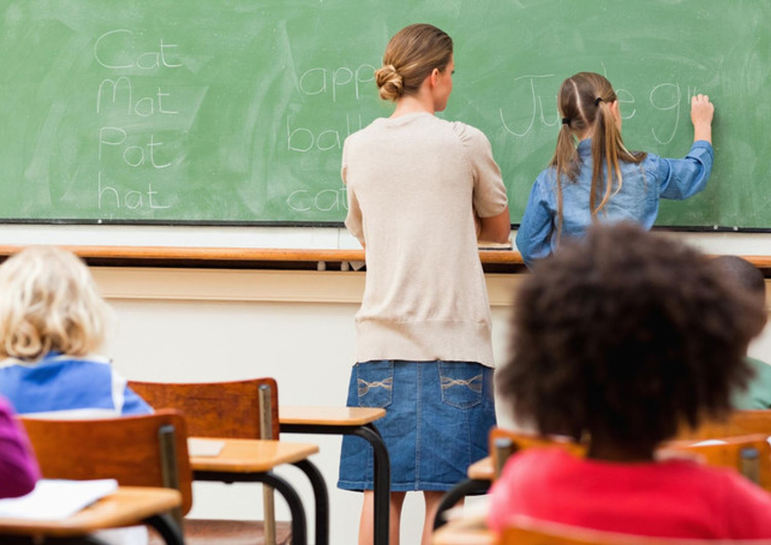 Scuola-libri-studio-insegnanti-alunni-studenti