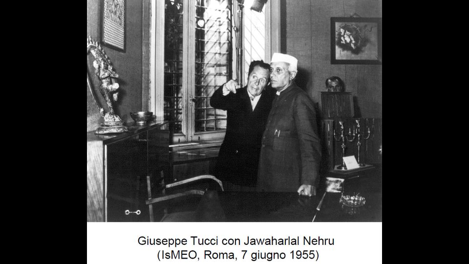 Giuseppe Tucci con Jawaharlal Nehru (IsMeo, Roma, 7 giugno 1955)
