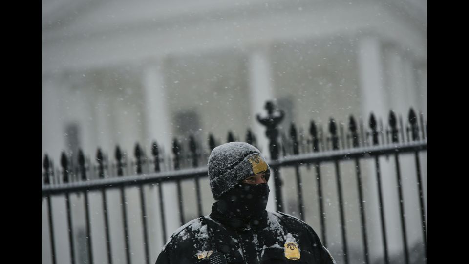 La tempesta di neve Jonas si abbatte sugli Stati Uniti (Afp)