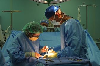 sala operatoria chirurgo operazione trapianto - pixabay