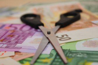 &nbsp;taglio spese euro riduzione debito &nbsp;- pixabay