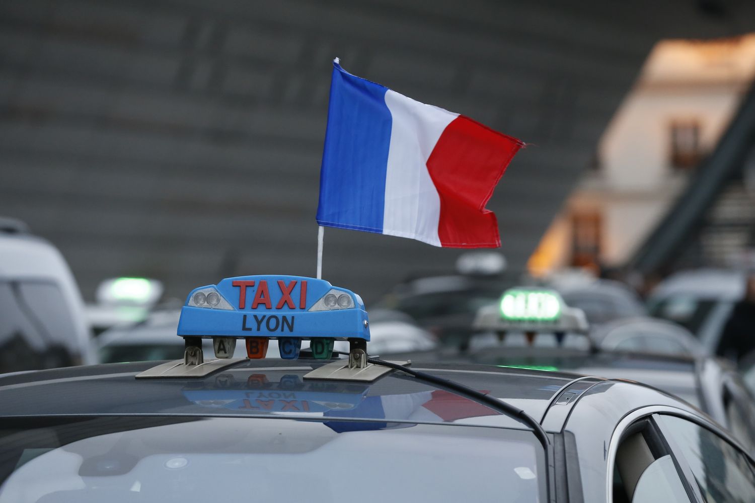 &nbsp;Francia, Parigi, guerriglia, proteste, sciopero taxi (Afp)&nbsp;