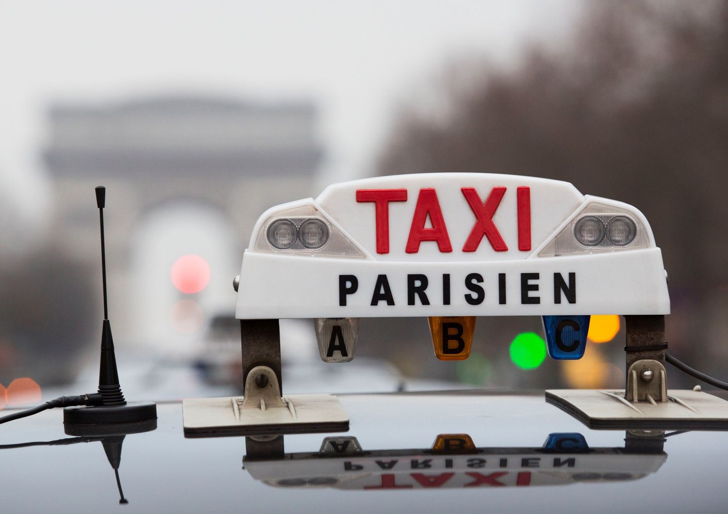 Francia, Parigi, guerriglia, proteste, sciopero taxi (Afp)&nbsp;