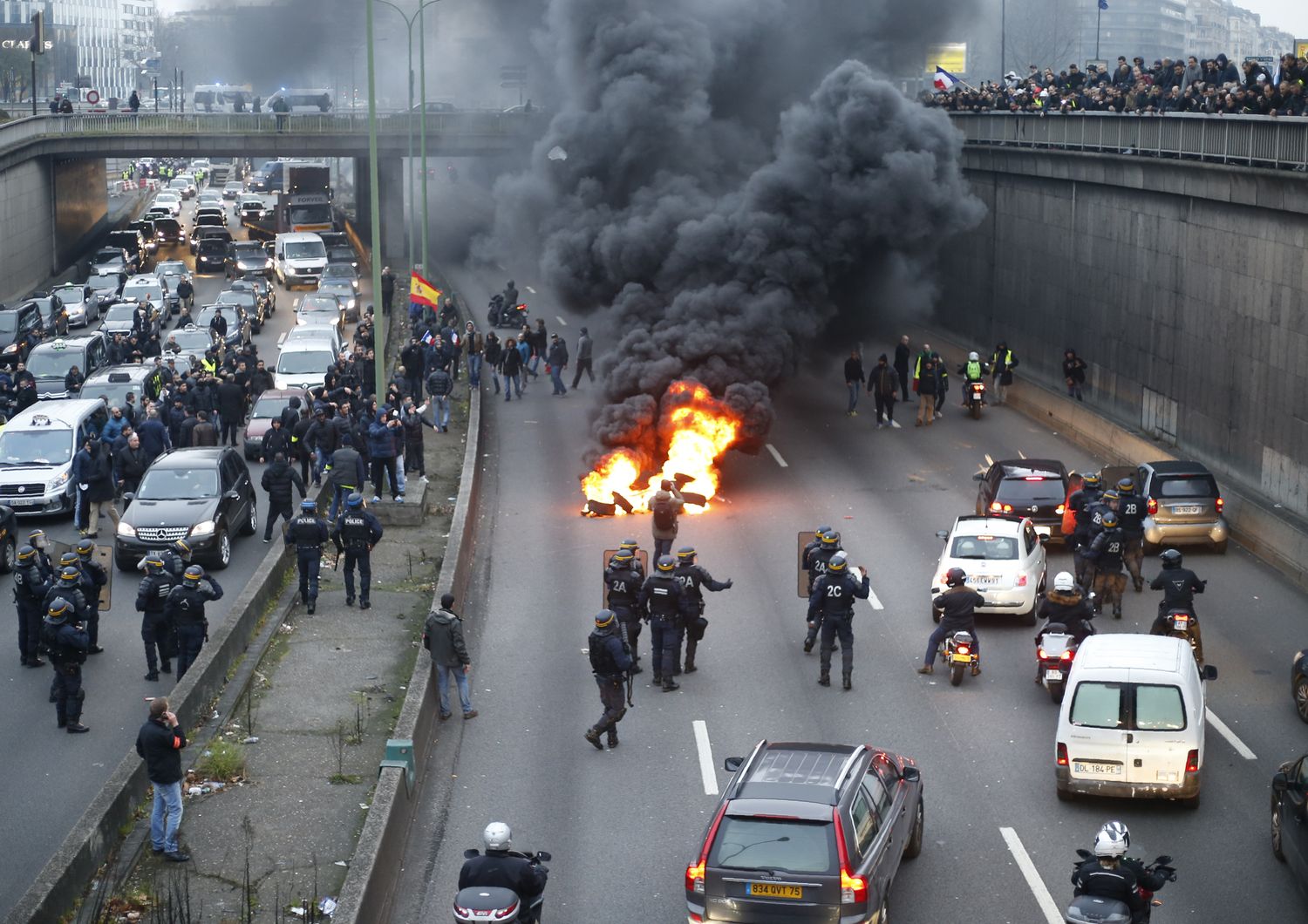 &nbsp;Parigi, Francia, guerriglia taxi e scioperi (Afp)