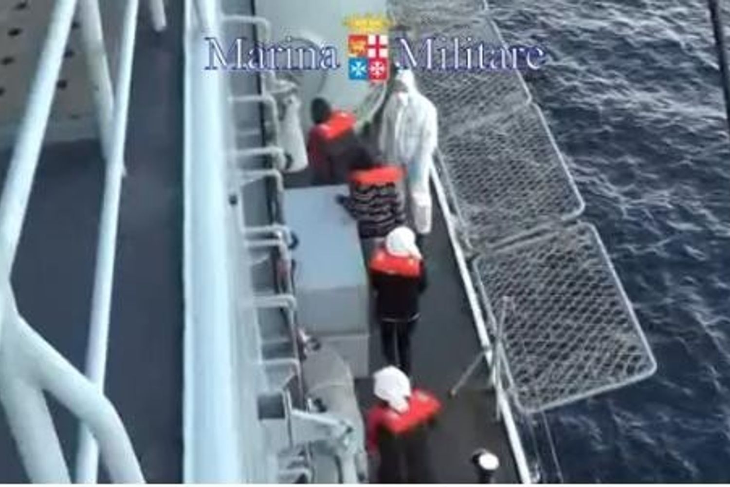 &nbsp;migranti marina militare nave bettica - marinamilitare