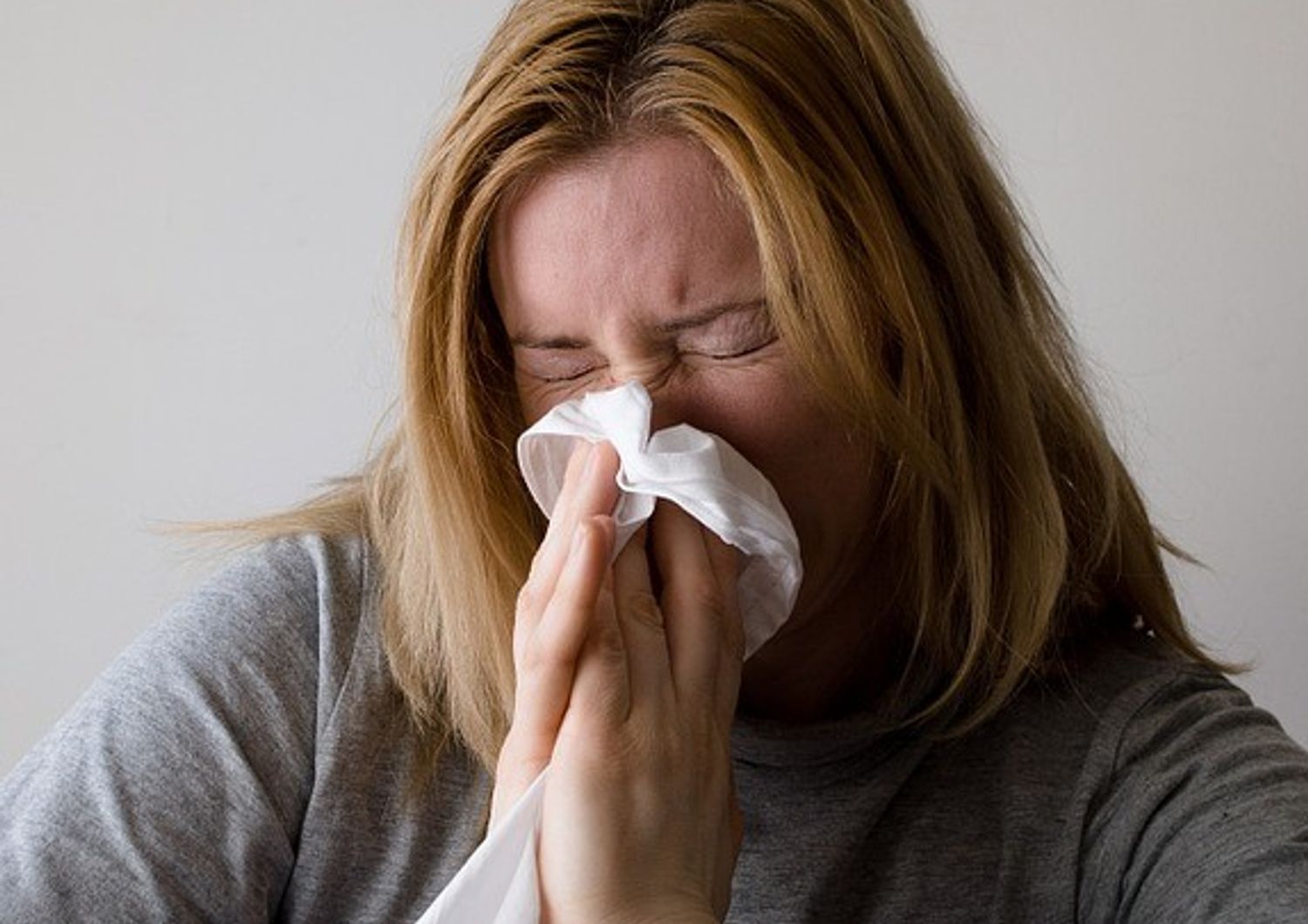 &nbsp;donna malata influenza raffreddore - pixabay