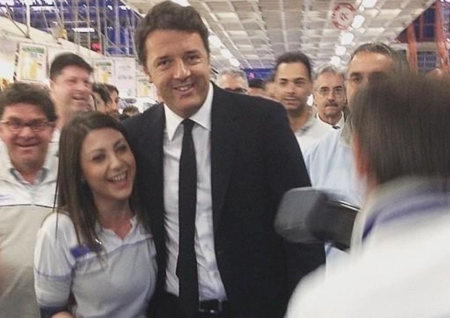 Renzi a Melfi con Marchionne: "qui si crea lavoro, altro che talk show"
