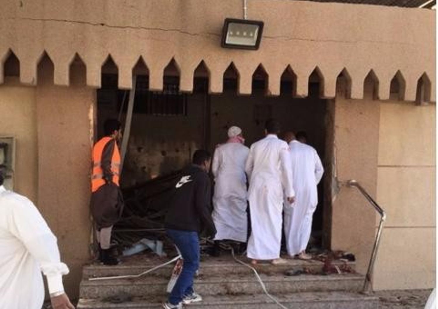 &nbsp;Attentato in moschea arabia saudita - twitter