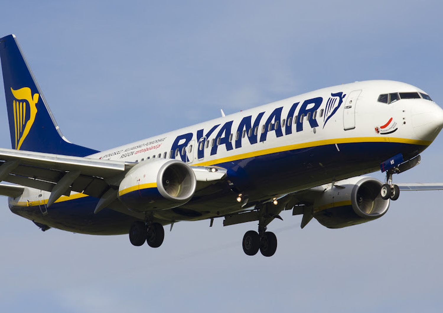 Rappresaglia Ryanair per aumento tasse, chiuse Alghero e Pescara