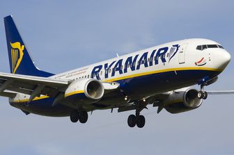 Rappresaglia Ryanair per aumento tasse, chiuse Alghero e Pescara
