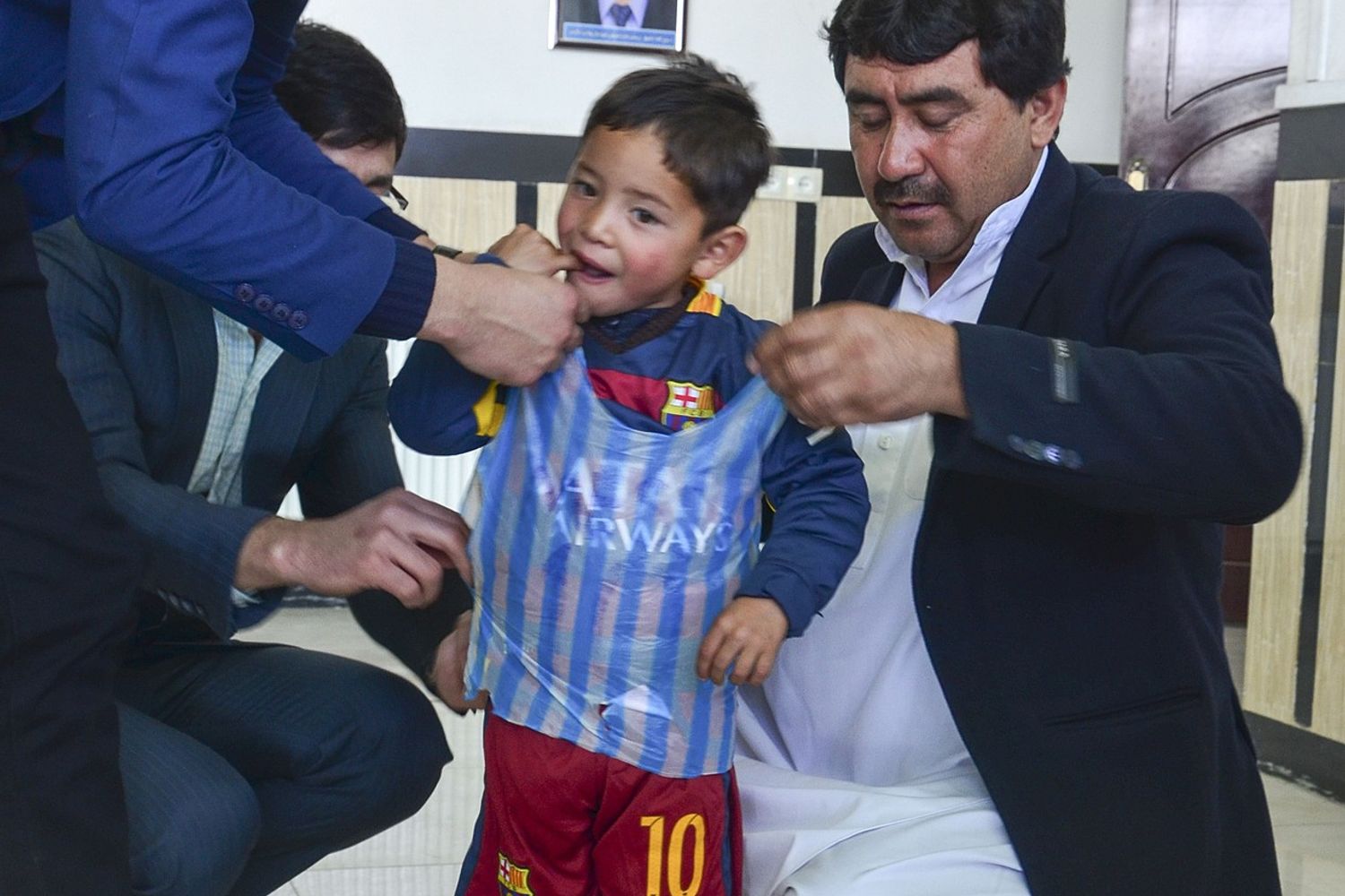 Si avvera il sogno di Murtaza Ahmad, gioca con la maglia di Messi