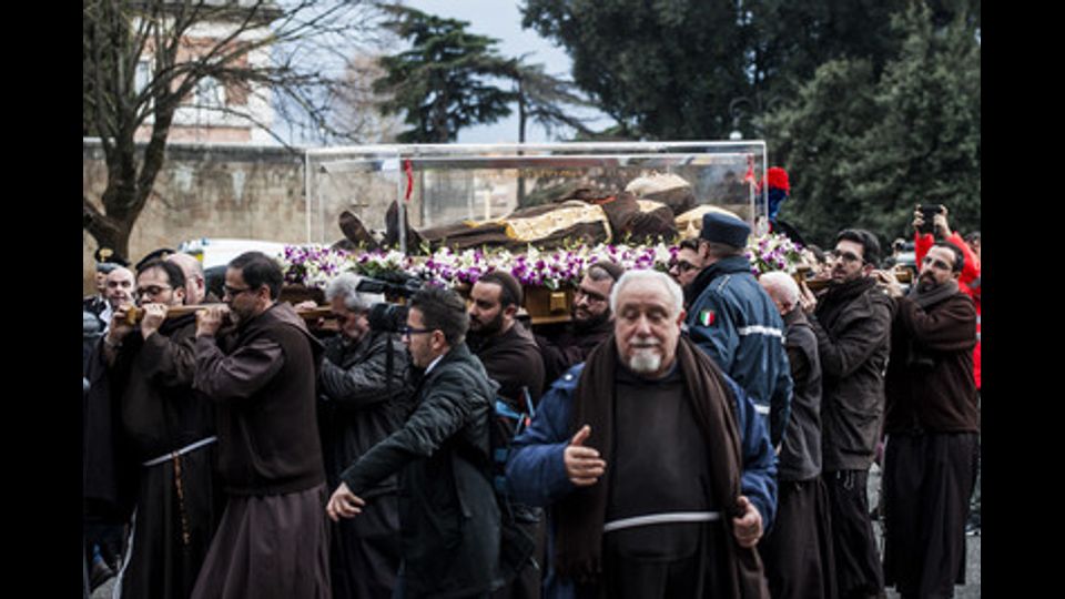 L'arrivo di San Pio a Roma nella Basilica di San Lorenzo fuori le Mura (Agf)
