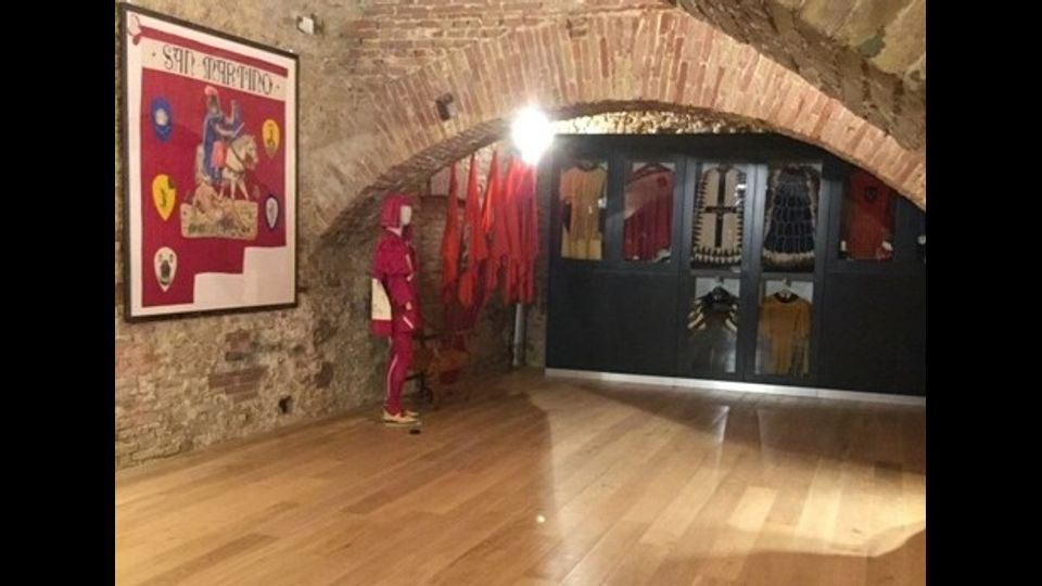 La sala dei costumi storici del Palio di Siena