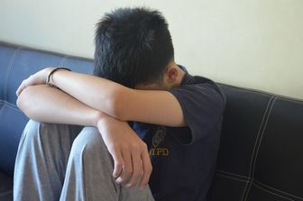 bullismo violenza sui minori abuso minore depressione paura - agf