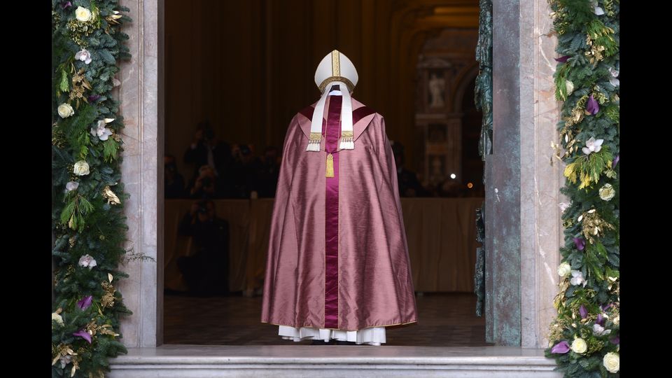 L'apertura della Porta Santa a San Giovanni in Laterano  (8 dicembre 2015) (Afp)&nbsp;