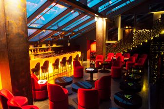 Buddha-Bar Hotel Budapest Klotild Palace, Budapest C&rsquo;&egrave; davvero tanto da vedere a Budapest, incluso l&rsquo;elegante e raffinato Buddha-Bar Hotel, un luogo dove non ci si annoia mai. Qui si rischia di non avere nemmeno voglia di uscire e vedere la citt&agrave;, tante sono le cose da fare in questo hotel. Sar&agrave; la cornice perfetta per una fuga memorabile! &nbsp;