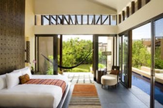 Banyan Tree Mayakoba, MessicoPer far sentire la tua dolce met&agrave; come la regina (o il re) dei Caraibi, prova un soggiorno dalle atmosfere Maya. I tuoi giorni saranno allietati da un comodissimo letto e da una stupenda piscina privata, e le tue serate saranno all&rsquo;insegna di una coppa di champagne da gustare in una vasca decorata da petali di fiori