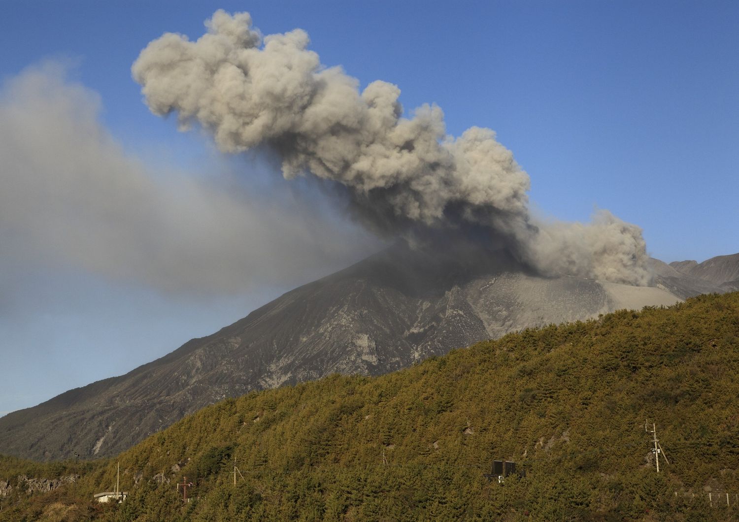 Giappone, eruzione del vulcano Sakurajima (Afp)&nbsp;