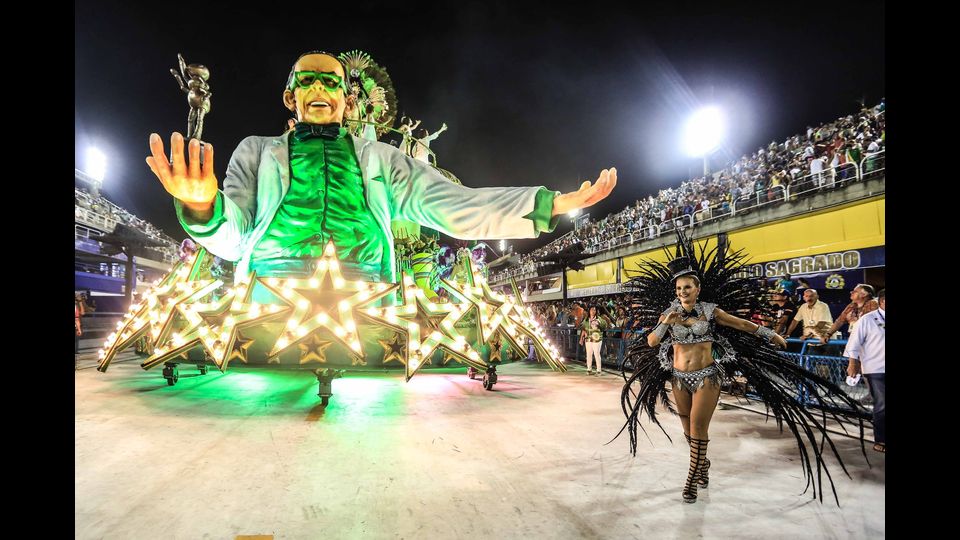 Il carnevale a Rio tra vivicita' e colori (Afp)&nbsp;