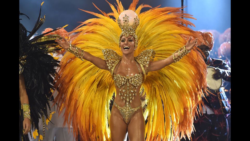 Bellezza e colori al carnevale brasiliano di Rio (Afp)&nbsp;