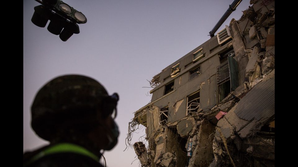 &nbsp;Terremoto a Taiwan, si scava sotto le macerie&nbsp;
