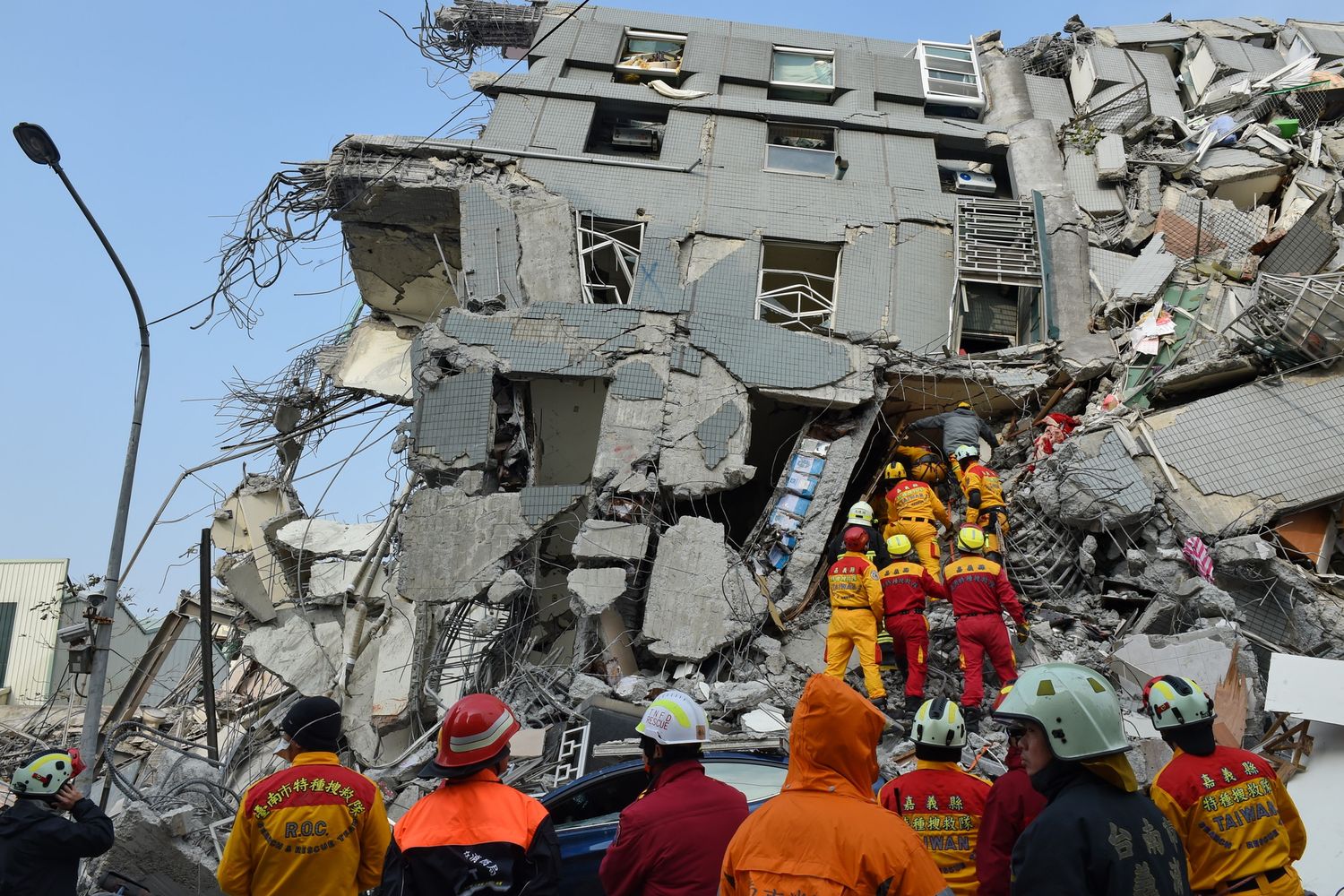 &nbsp;Terremoto a Taiwan, si scava sotto le macerie&nbsp;