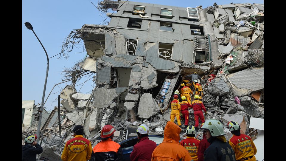 &nbsp;Terremoto a Taiwan, si scava sotto le macerie&nbsp;