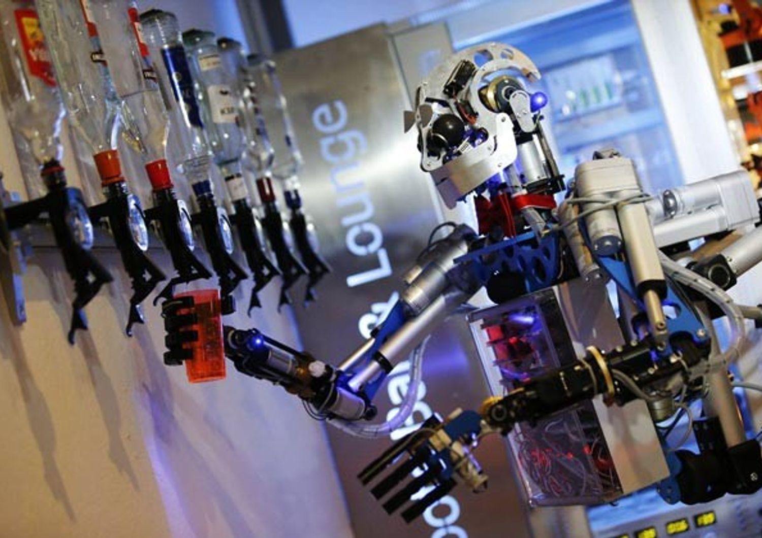 Robot prepara cocktail
