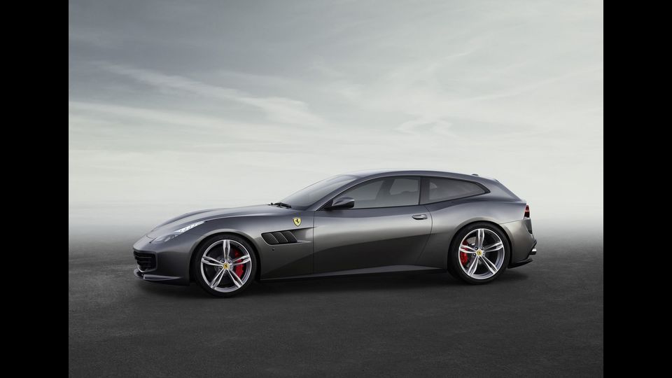 Per la prima volta, le ruote posteriori sterzanti integrate con le quattro ruote motrici&nbsp;