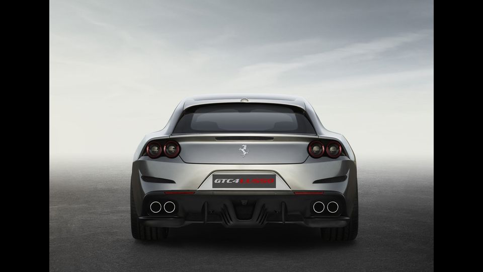 Alle elevate performance concorrono soluzioni aerodinamiche che garantiscono una riduzione di resistenza di Cx rispetto alla FF&nbsp;