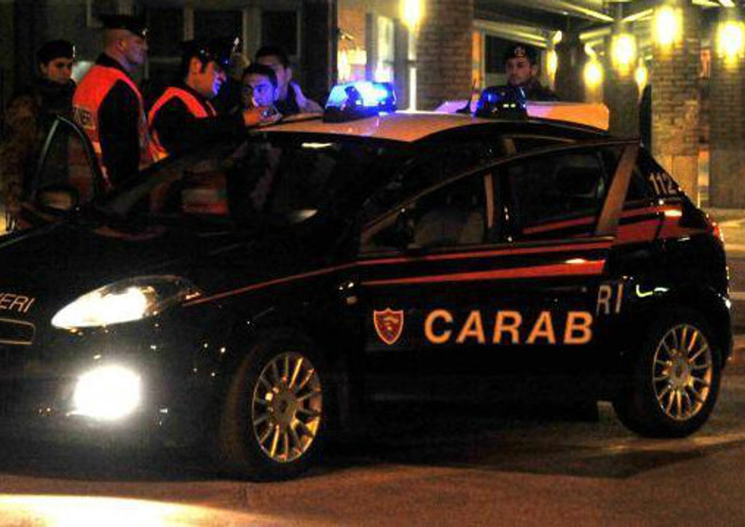 &nbsp;carabinieri auto di notte - fb