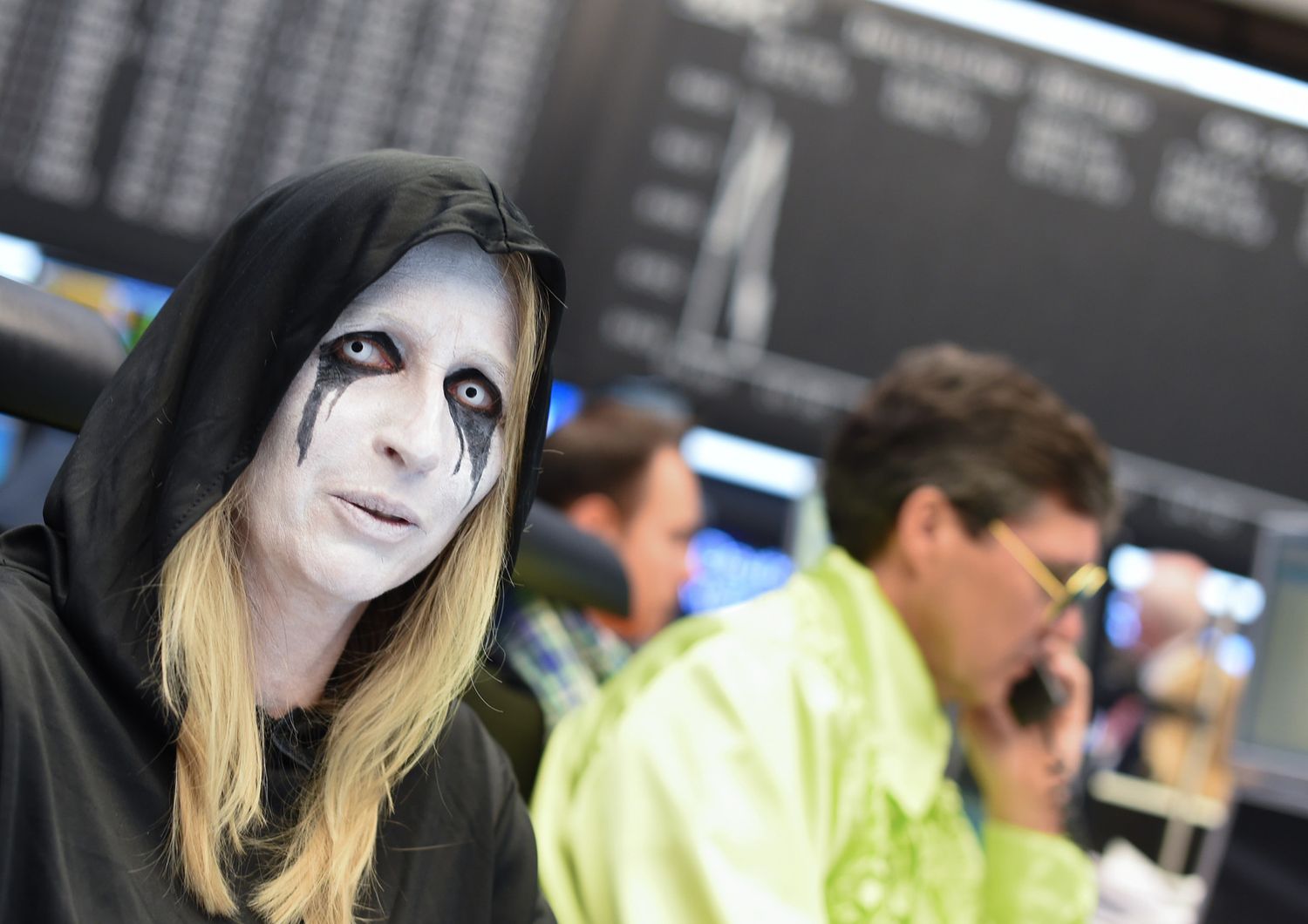 Borsa Francoforte operatore travestito da Marylin Manson (Afp)&nbsp;