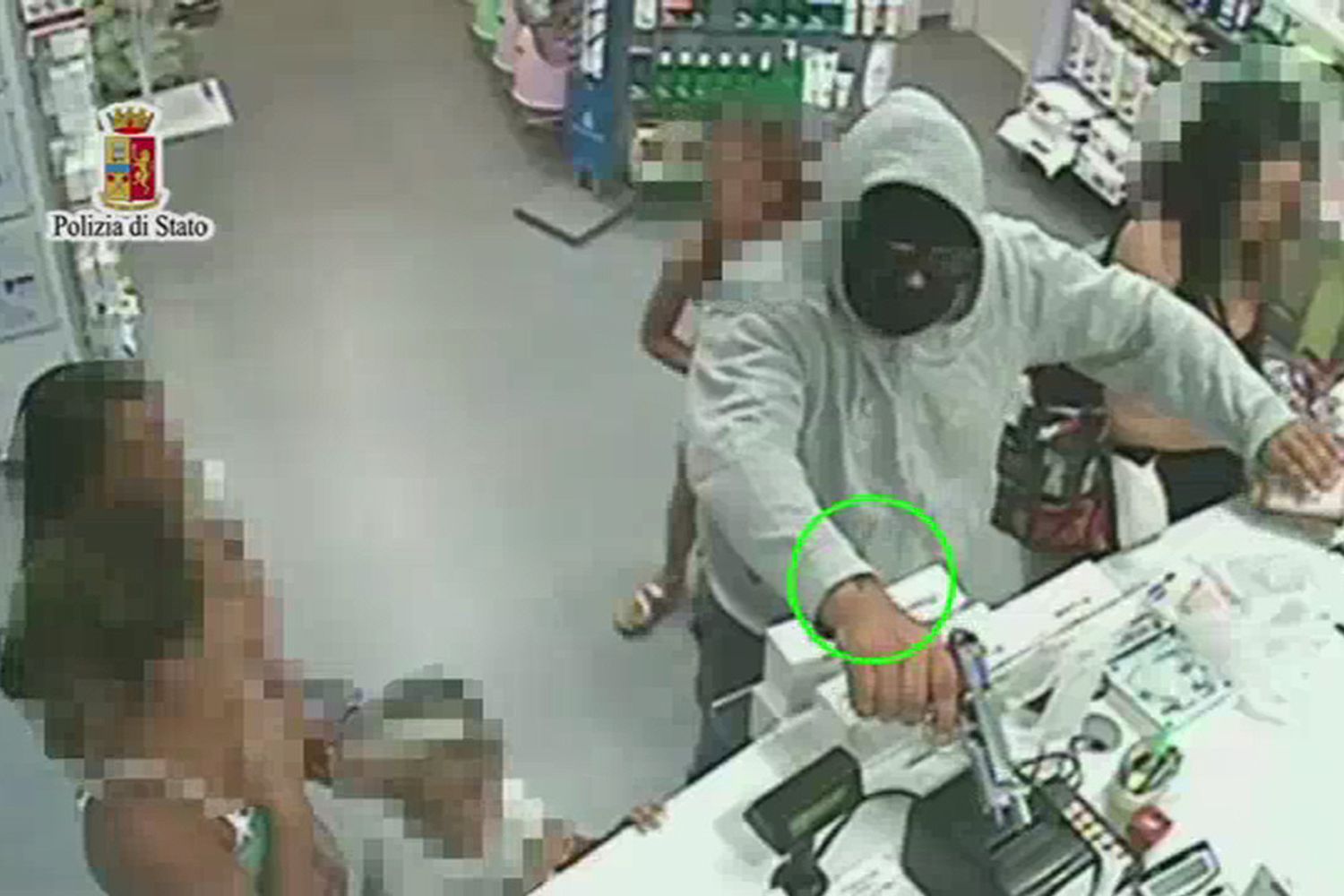 Rapine in farmacie a Roma