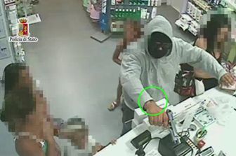 Rapine in farmacie a Roma