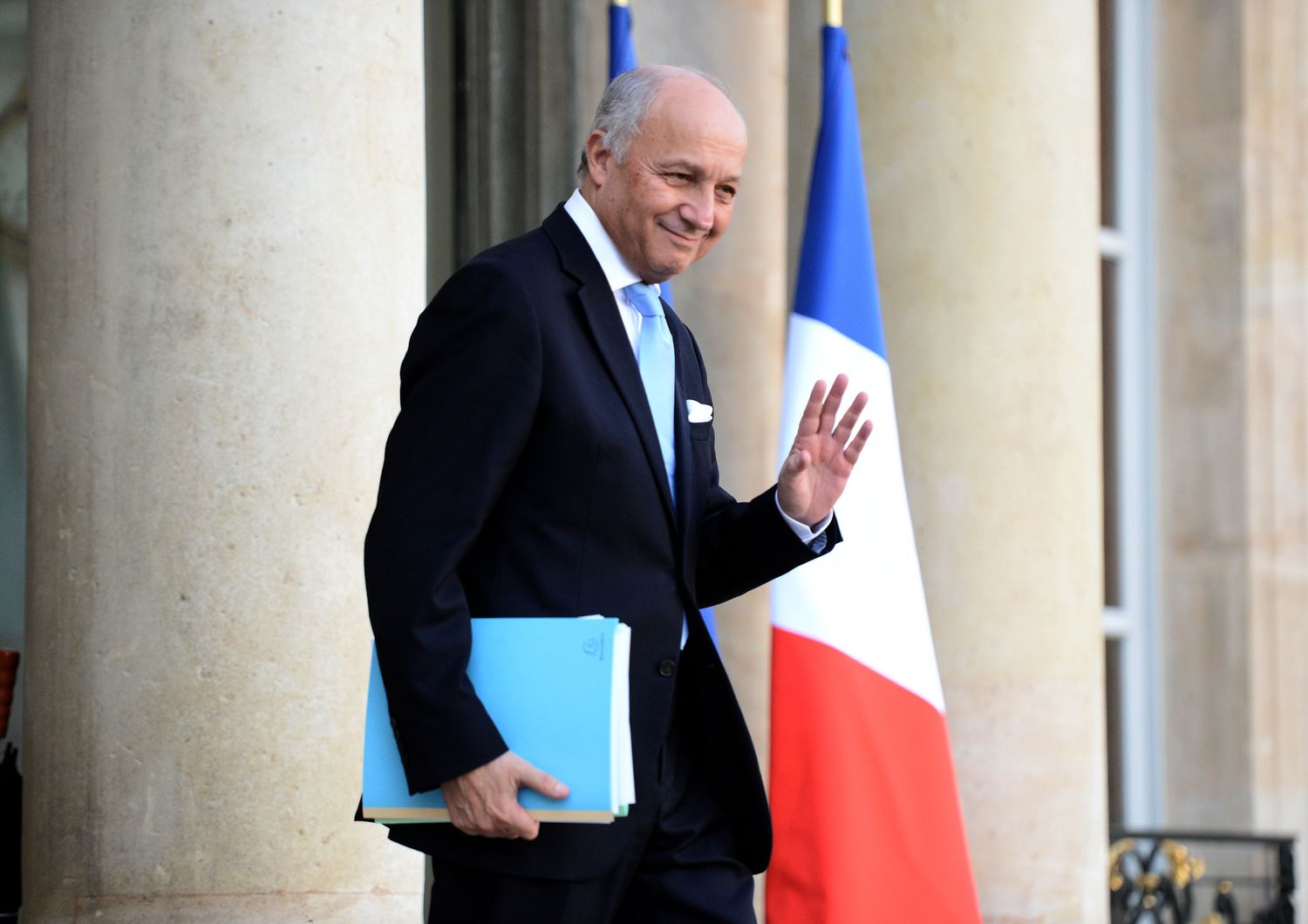 Si dimette il ministro degli Esteri francese Laurent Fabius