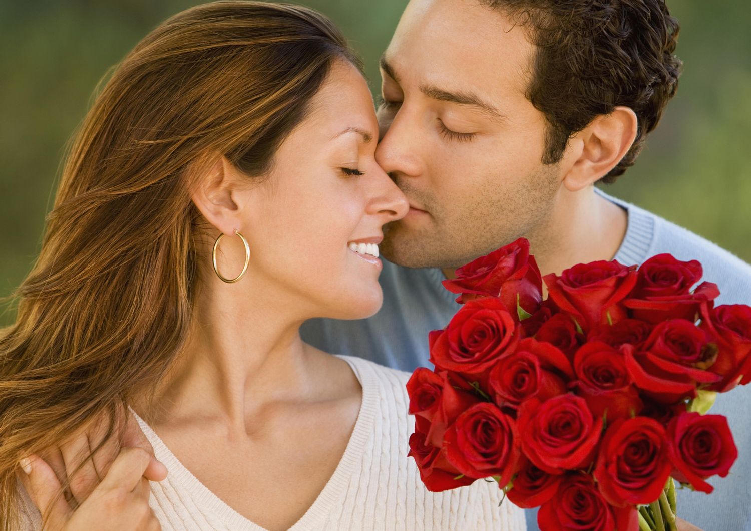Il pegno d'amore è sempre quello: una rosa rossa per San Valentino